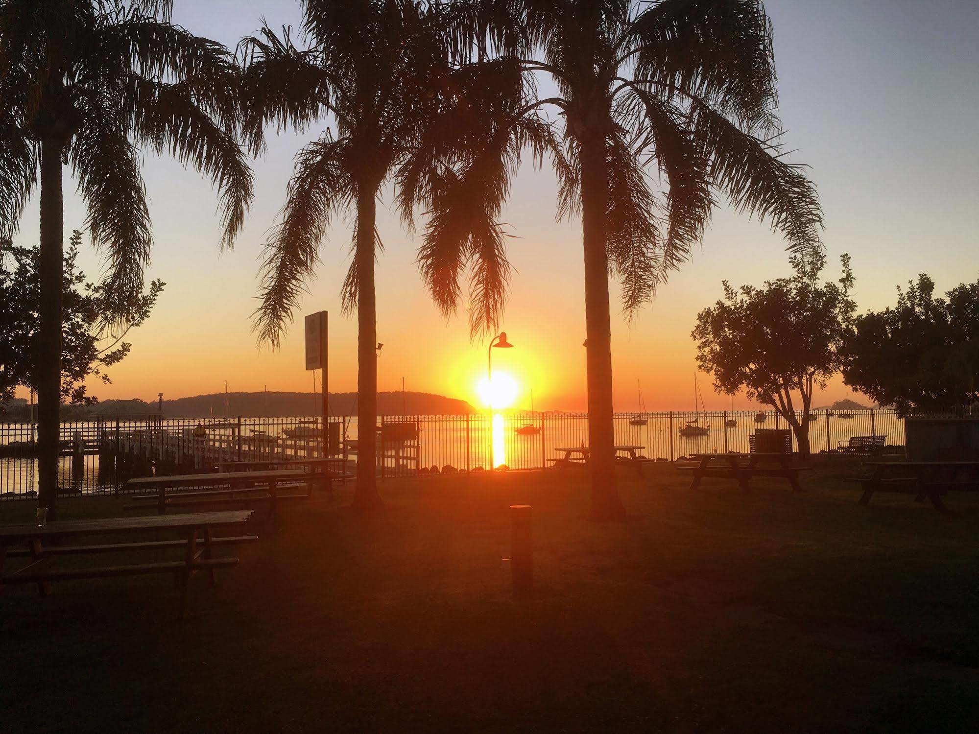 Motel Mariners On The Waterfront Batemans Bay Esterno foto