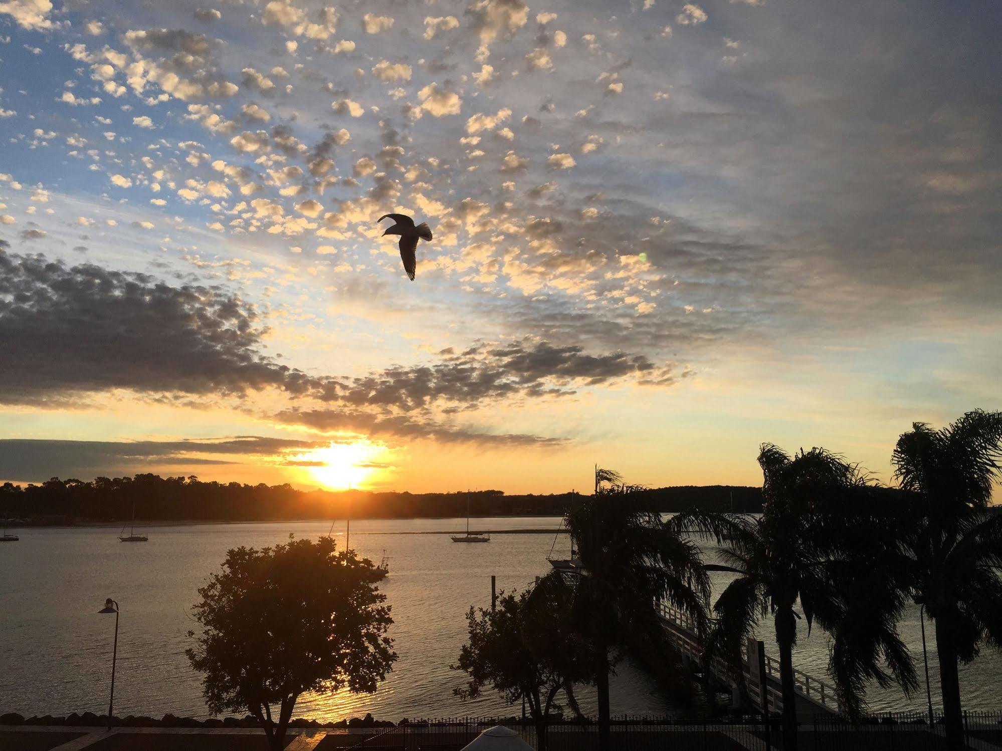 Motel Mariners On The Waterfront Batemans Bay Esterno foto