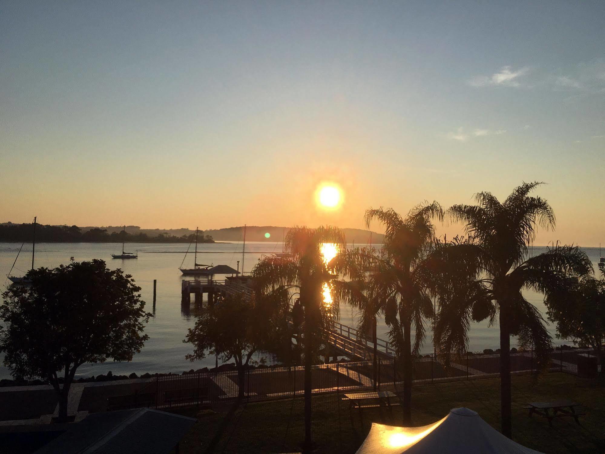 Motel Mariners On The Waterfront Batemans Bay Esterno foto